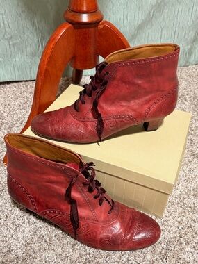 Perry Ellis Vintage Women's Red Lace-Up Leather Ankle Boots size 10